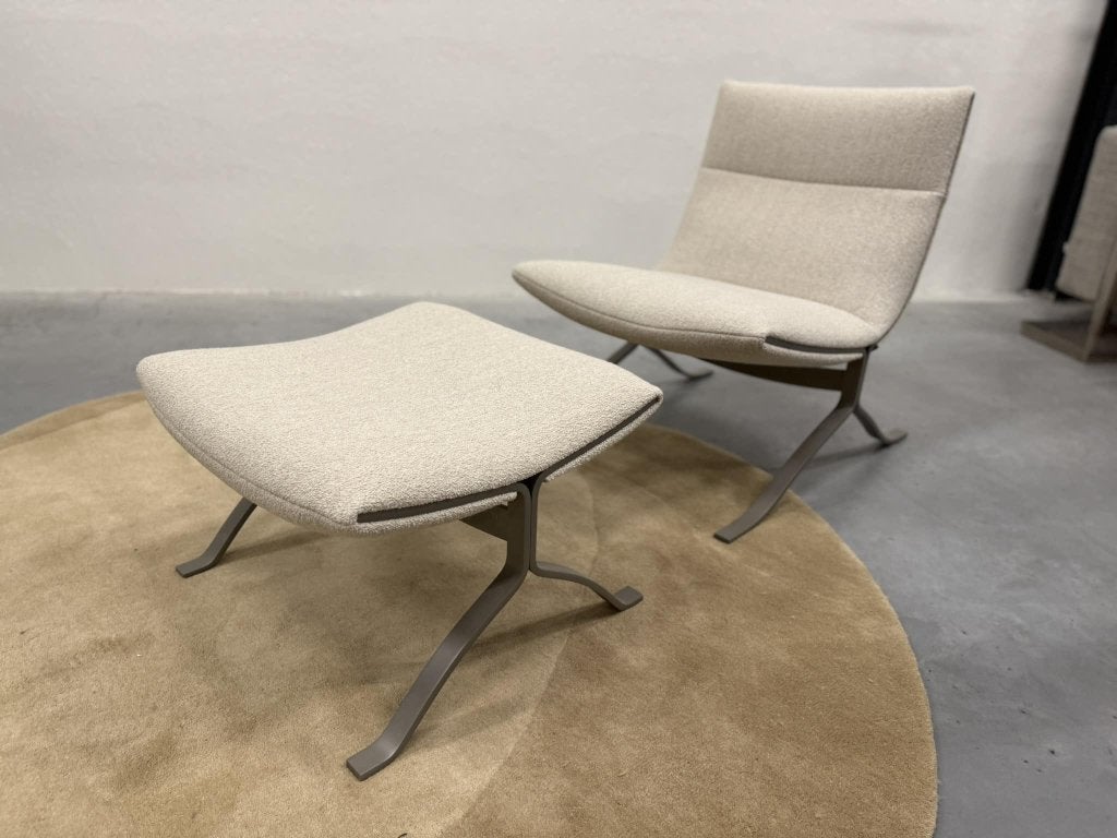 Nieuw Eyye Juno met poef Bosa stof Design stoel Voetenbank