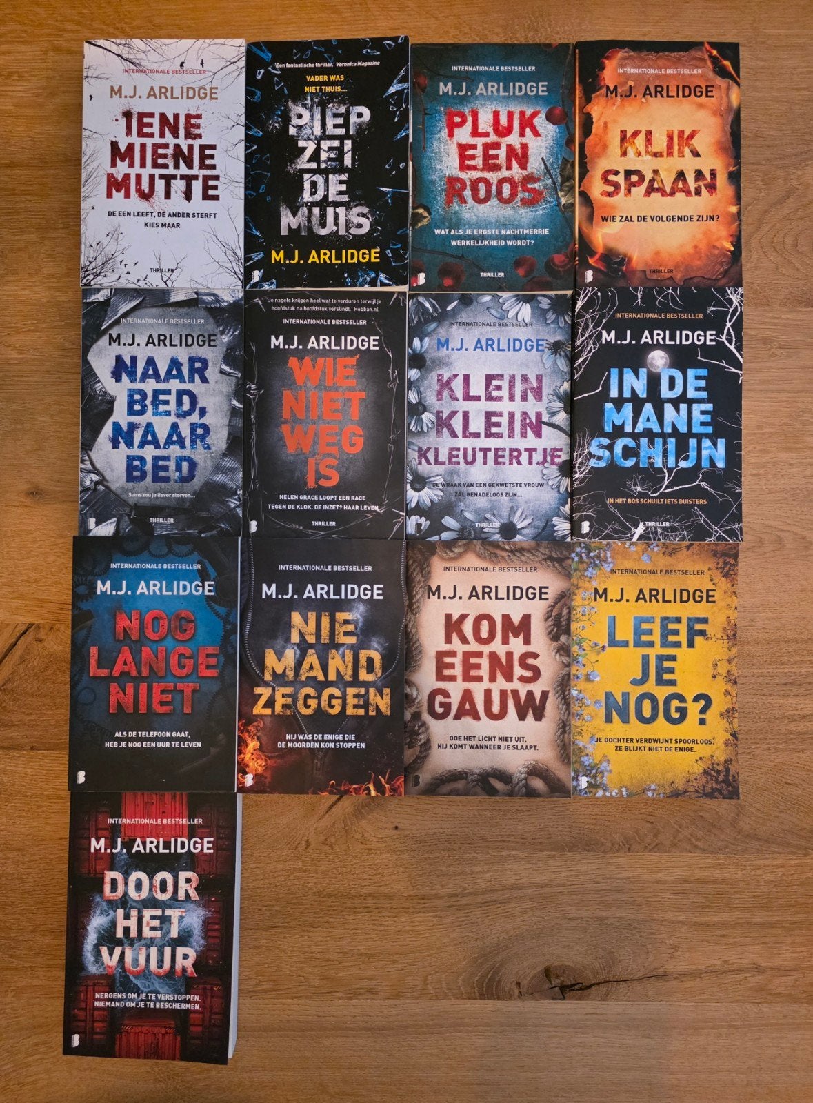 M.J. Arlidge Helen Grace 13 thrillers, Boeken, Ophalen, Zo goed als nieuw, M.J. Arlidge, Europa overig
