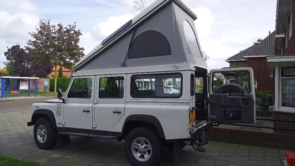 Land Rover Defender Camper 2.5 TDI ST WGN 110 4WD 2002 Wit, Auto's, Stof, 4 cilinders, 7 stoelen, 10 km/l