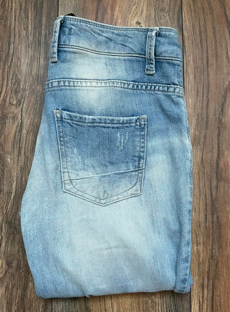 Zara spijkerbroek met gaten in maat 36., Ophalen of Verzenden, Zo goed als nieuw, Blauw, W28 - W29 (confectie 36)