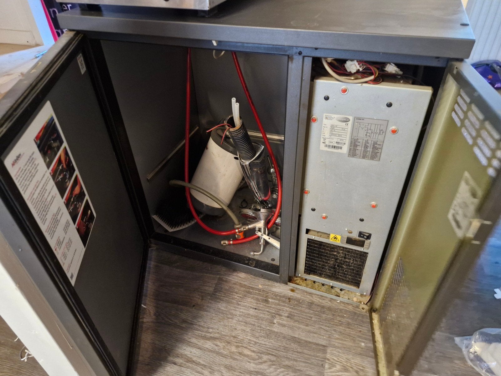 Compacte Horeca fustenkoeler met tabinstallatie, Ophalen, Gebruikt