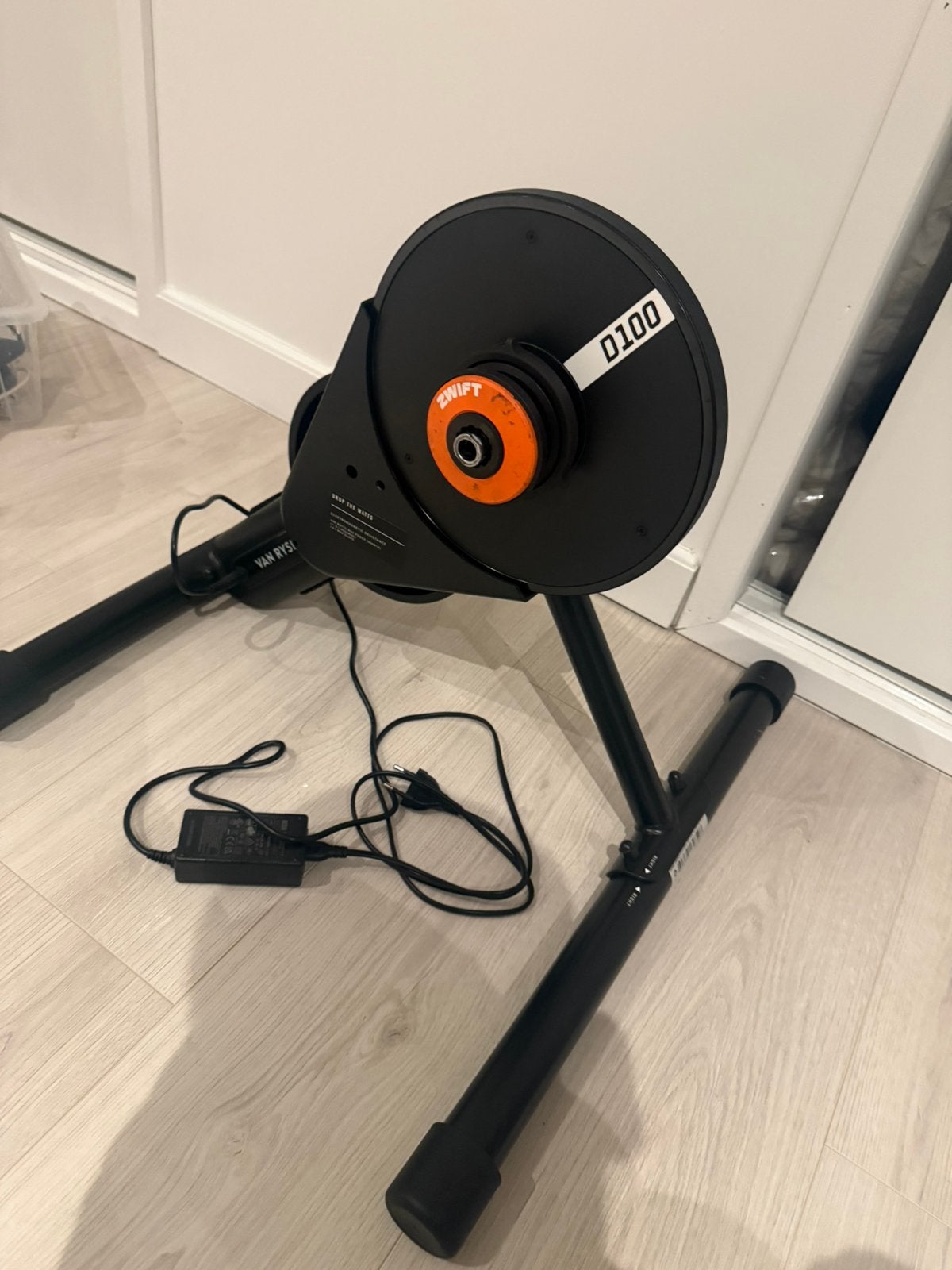 D100 zwift, Sport en Fitness, Ophalen, Zo goed als nieuw