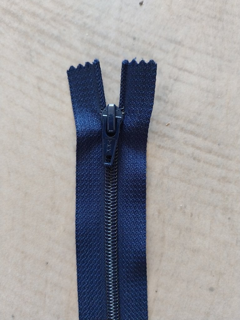 YKK donkerblauwe rits niet deelbaar 18 cm, Hobby en Vrije tijd, Naaien en Fournituren, Ophalen of Verzenden, Nieuw, Rits of Sluiting