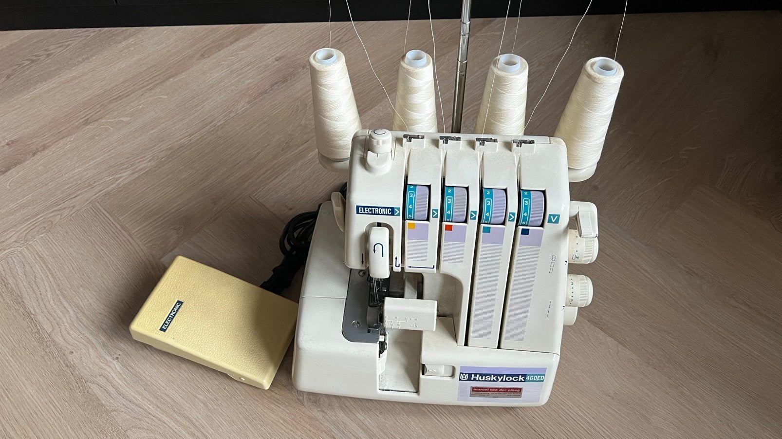 Lockmachine Huskylock 460ED, onderhoud nodig, Ophalen of Verzenden, Gebruikt, Lockmachine, Overige merken