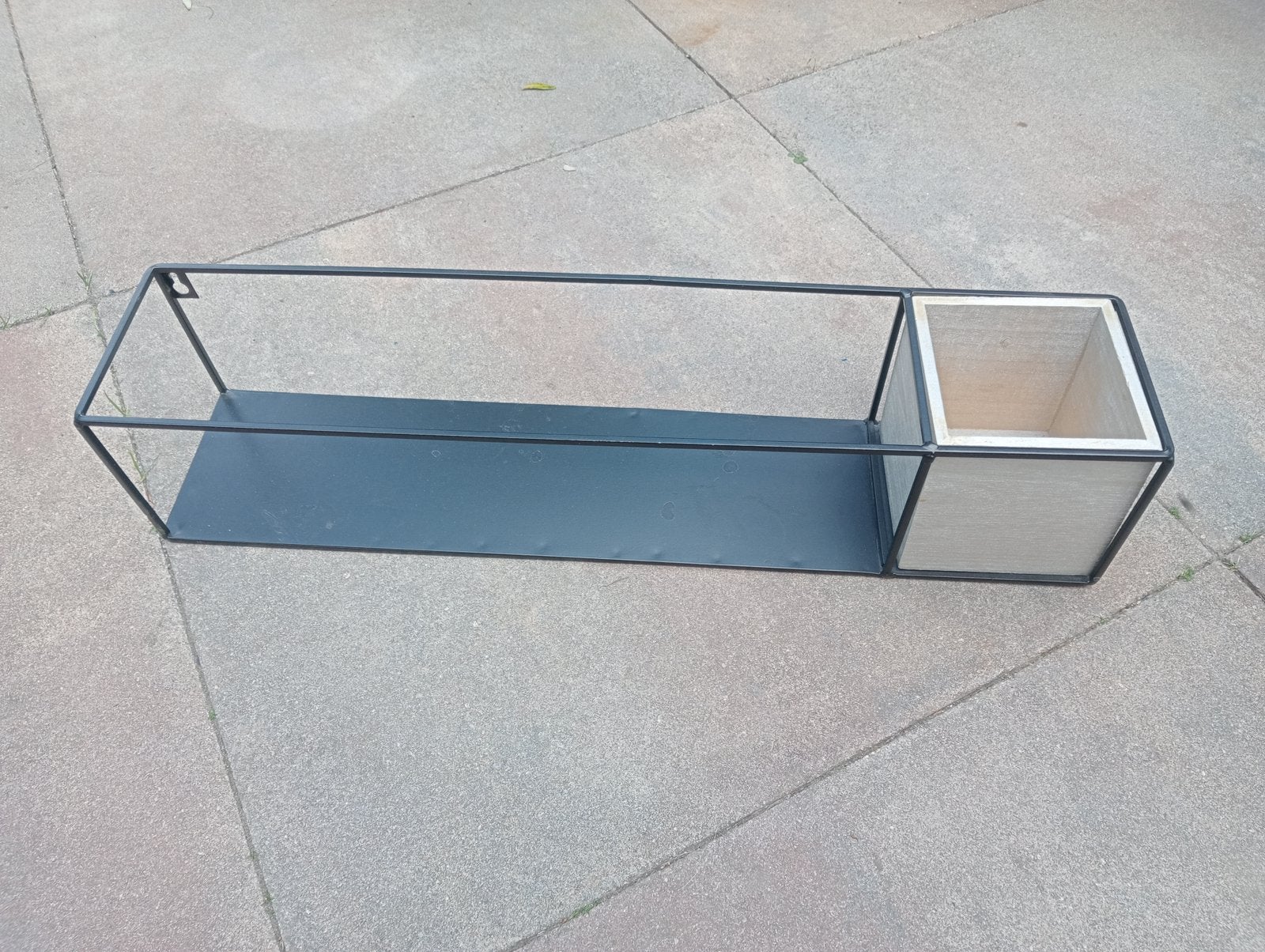 Wandrek plank zwart ijzer 60x13x13 met bakje, Ophalen of Verzenden, Zo goed als nieuw