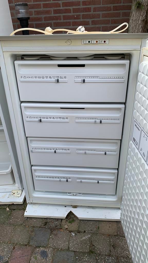 Miele inbouw diepvries, Witgoed en Apparatuur, Koelkasten en IJskasten, Ophalen, 200 liter of meer, 160 cm of meer, Zonder vriesvak