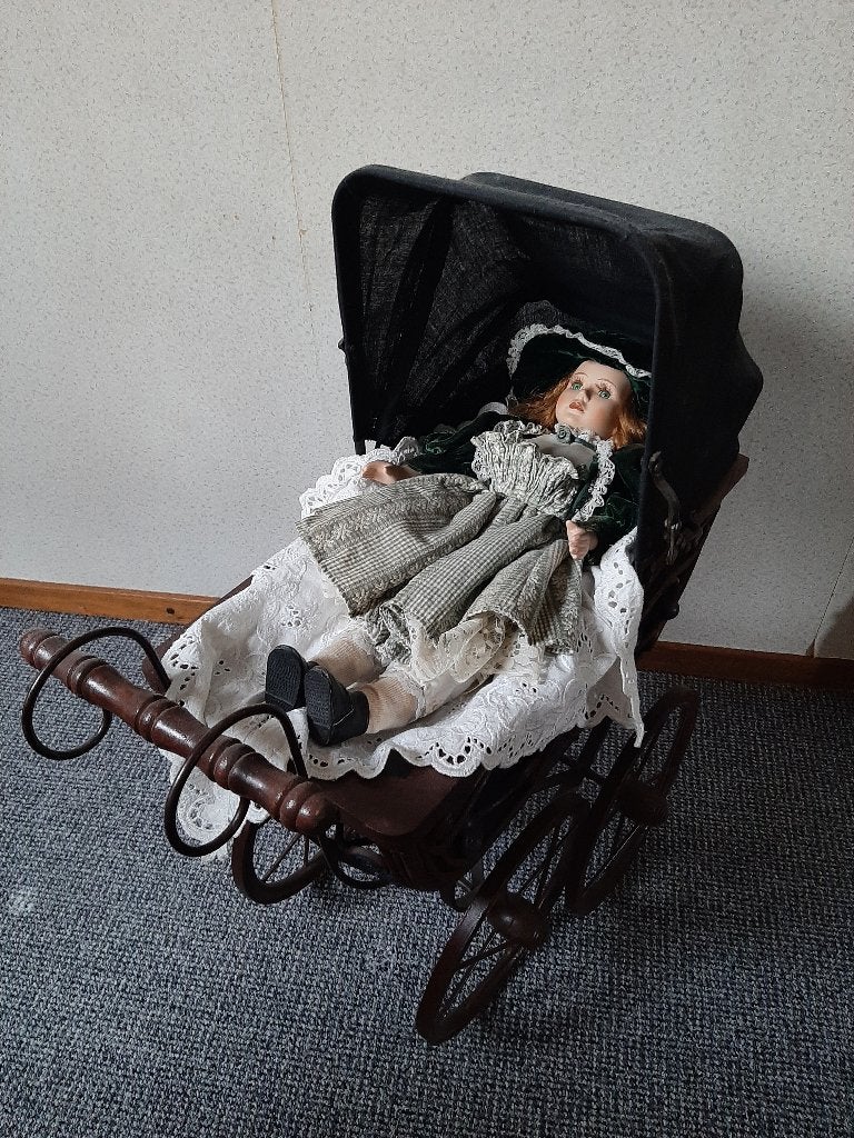 Pop met wandelwagentje, Ophalen