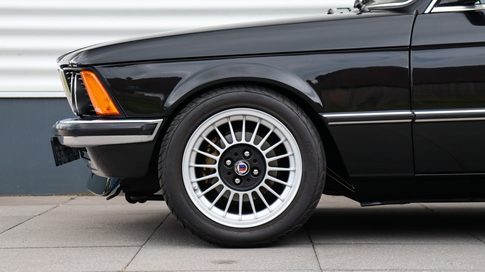 BMW 3-serie 323i (bj 1981), foto 4