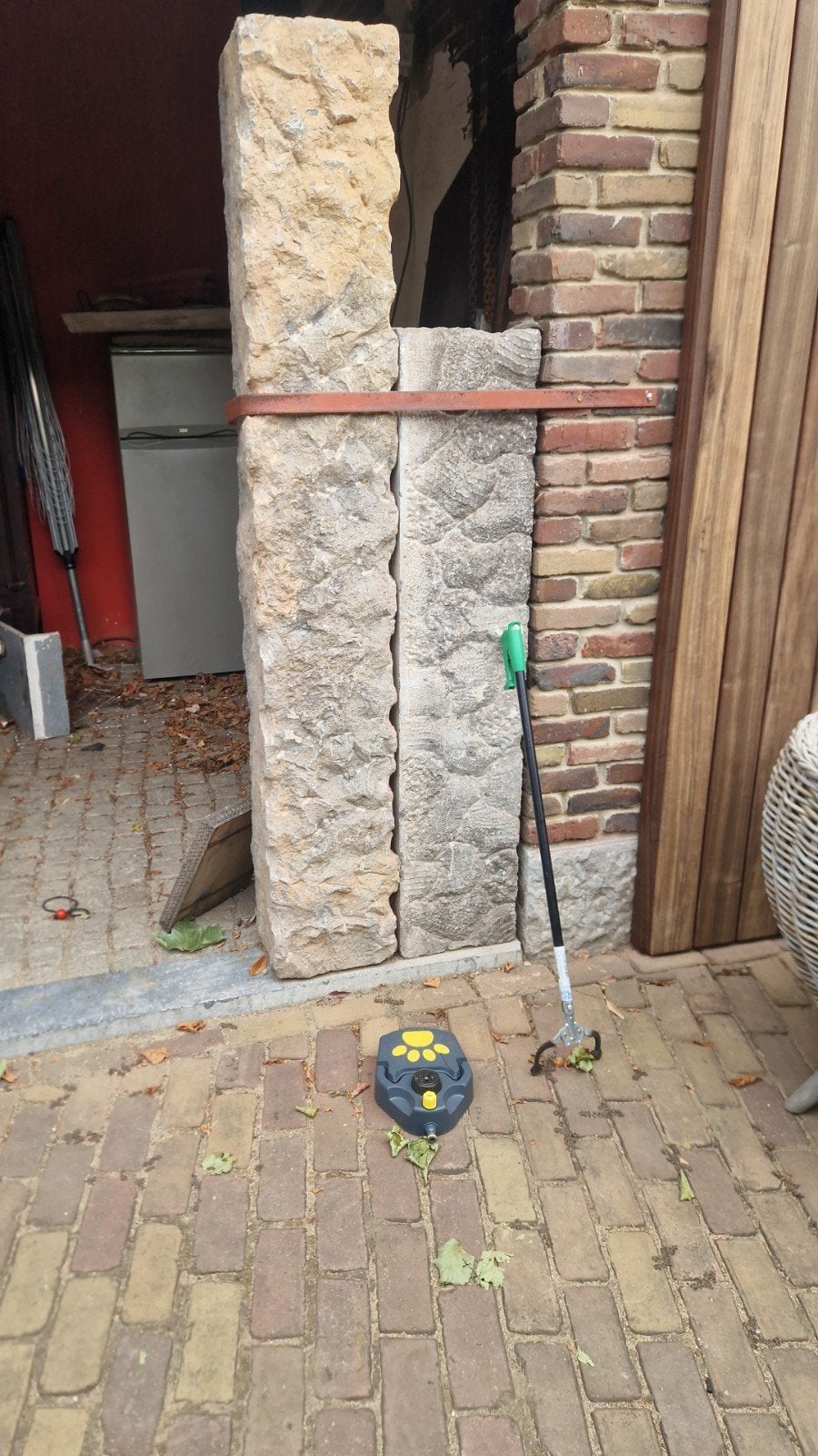 2 blauwsteen zuilen, Ophalen