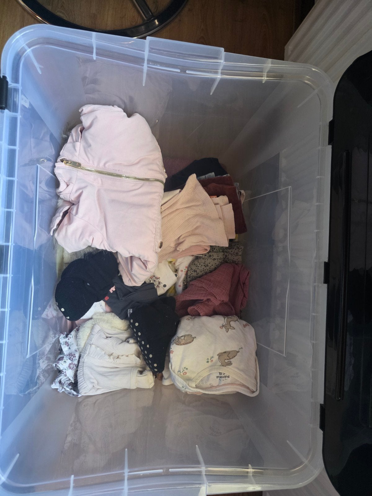 Bak met babykleding meisje, maat 62/68 - Schoon en Netjes, Ophalen, Zo goed als nieuw, Meisje