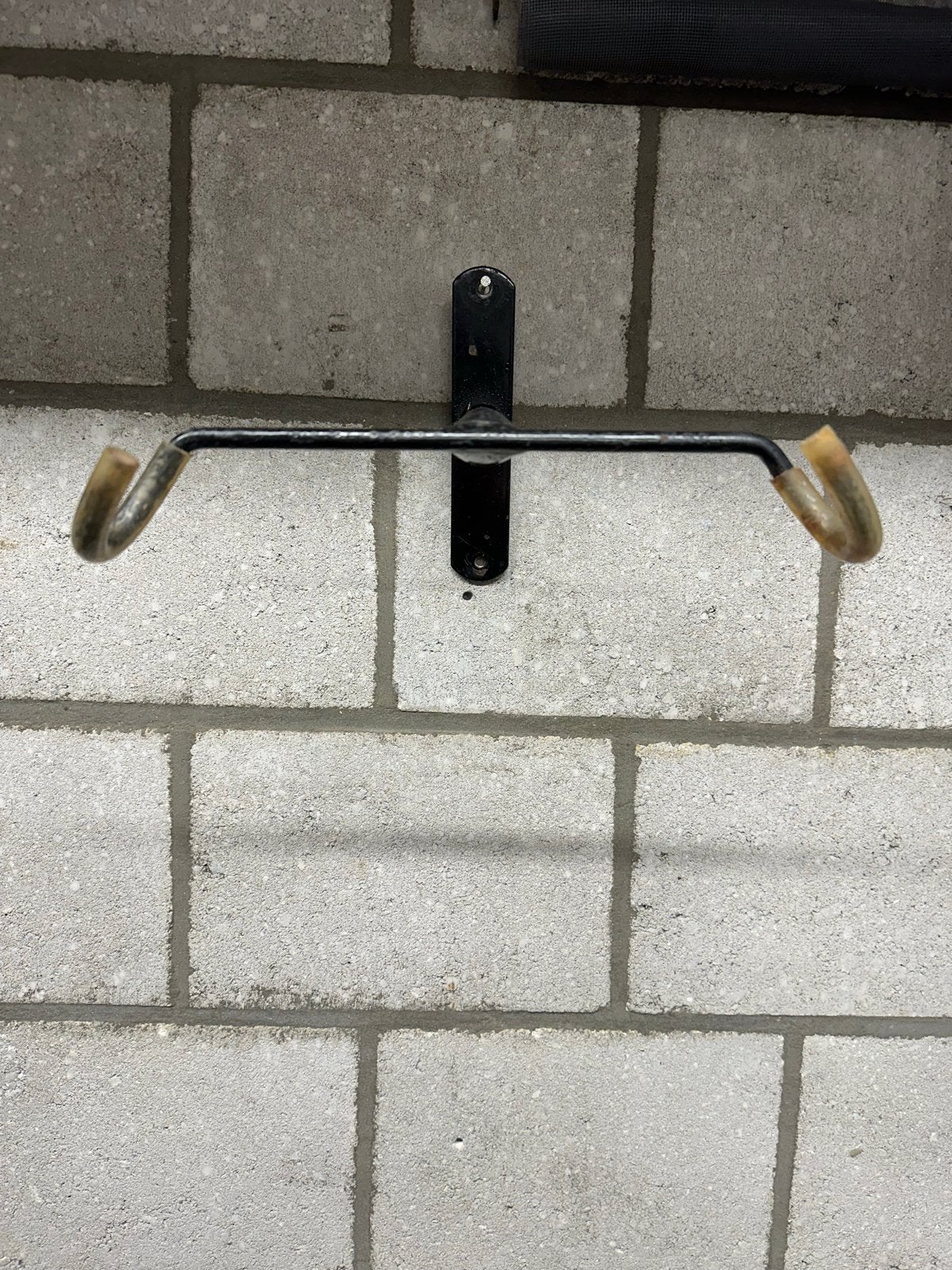 Stevige muurbeugel voor fiets of gereedschap, Ophalen, Gebruikt