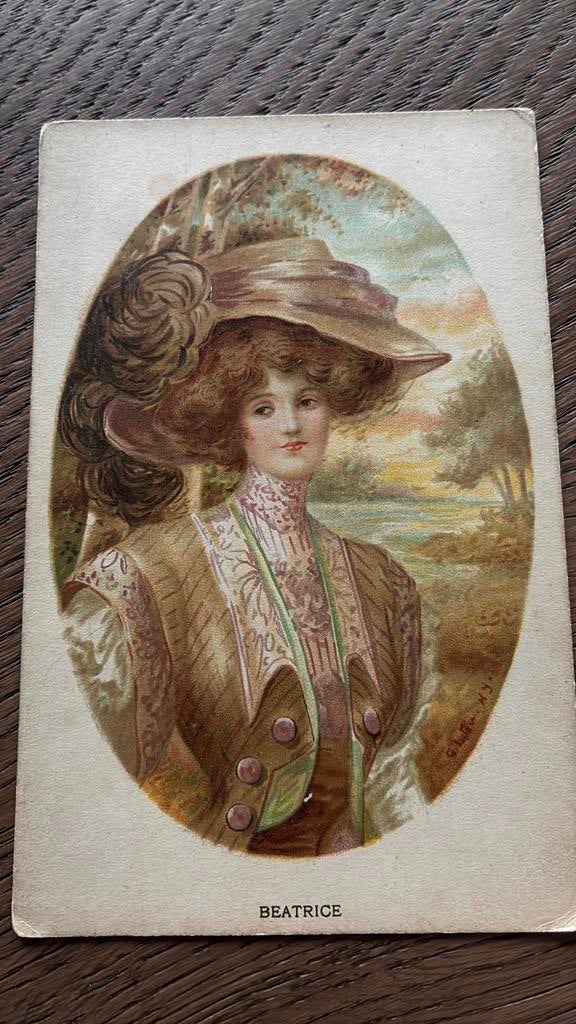 Beatrice, portretkaart. Met  grote hoed, Ophalen, Voor 1920