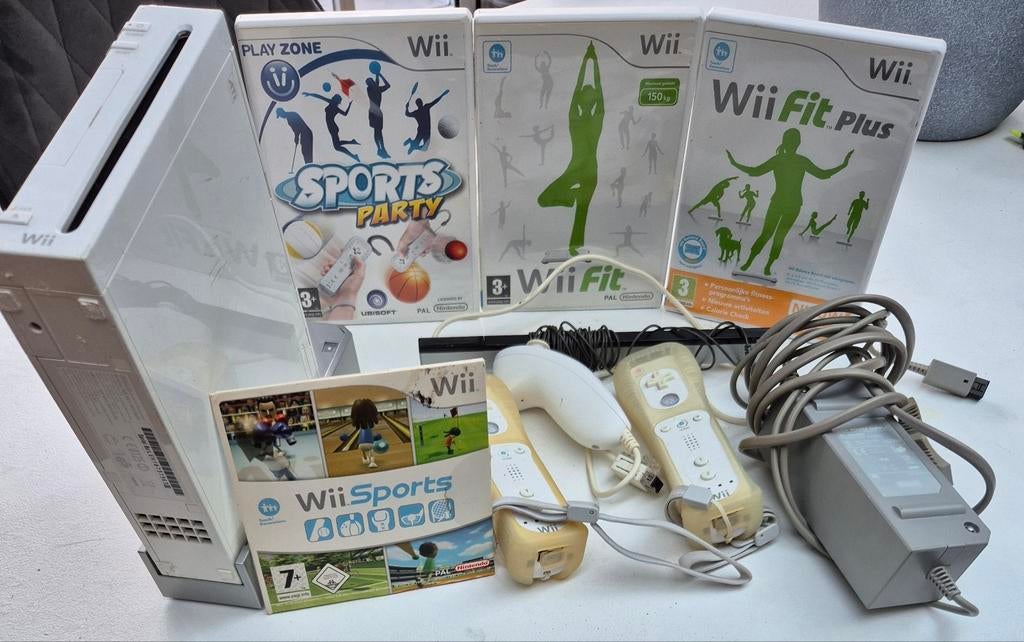 Wii console met 2 controllers en 4 games, Spelcomputers en Games, Spelcomputers | Nintendo Wii, Ophalen of Verzenden, Gebruikt