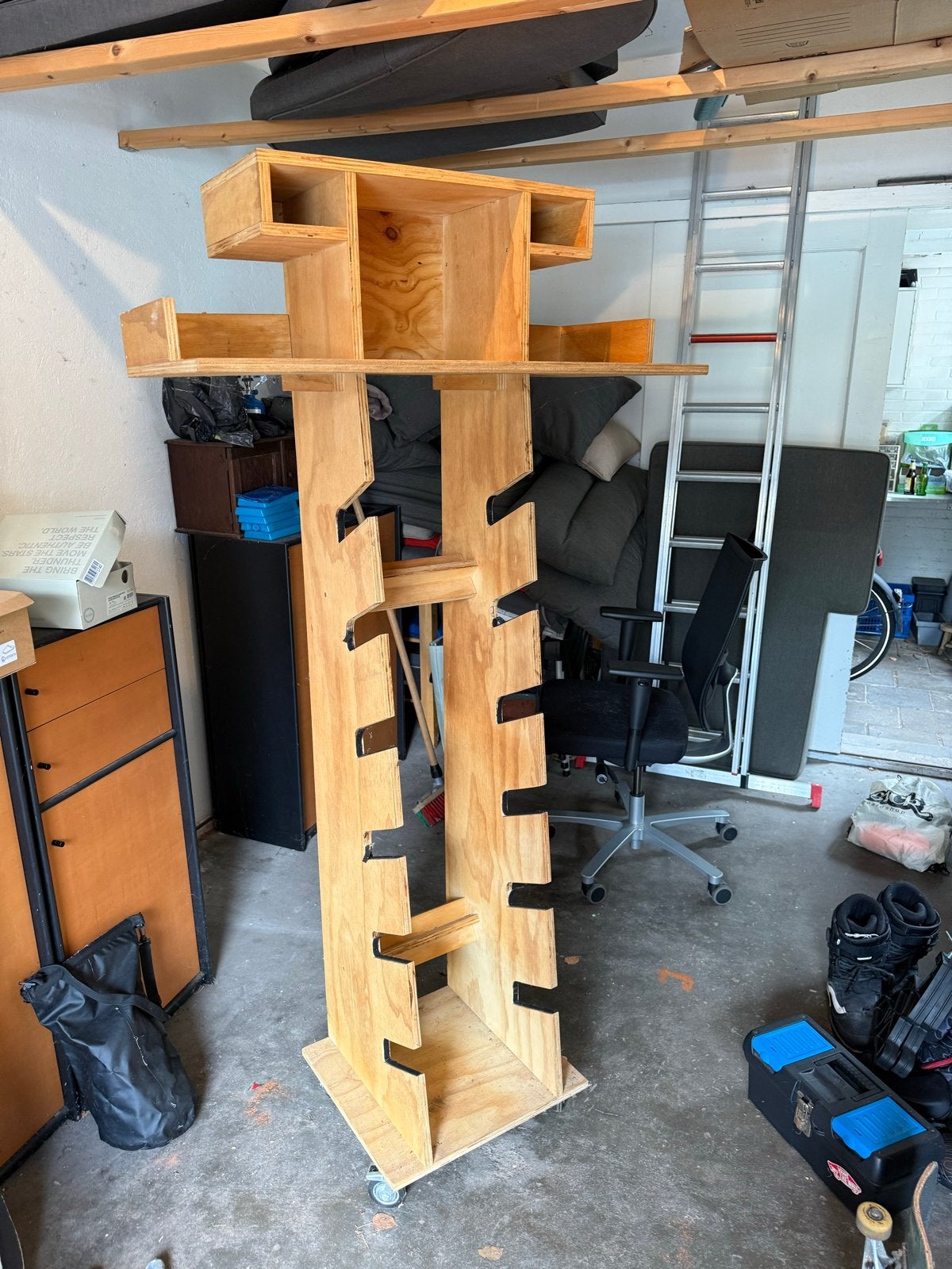 Skateboard kast voor 6 skateboards en accessoires, Ophalen, Gebruikt