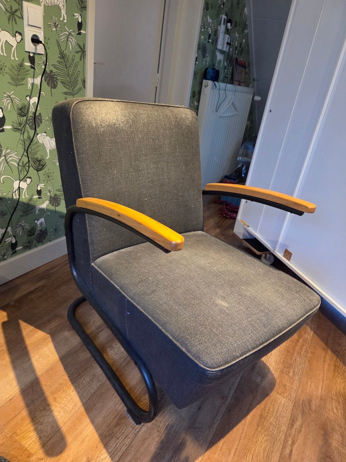 Comfortabele stoel met lichte gebruikssporen, Huis en Inrichting, Ophalen, Gebruikt, Hout