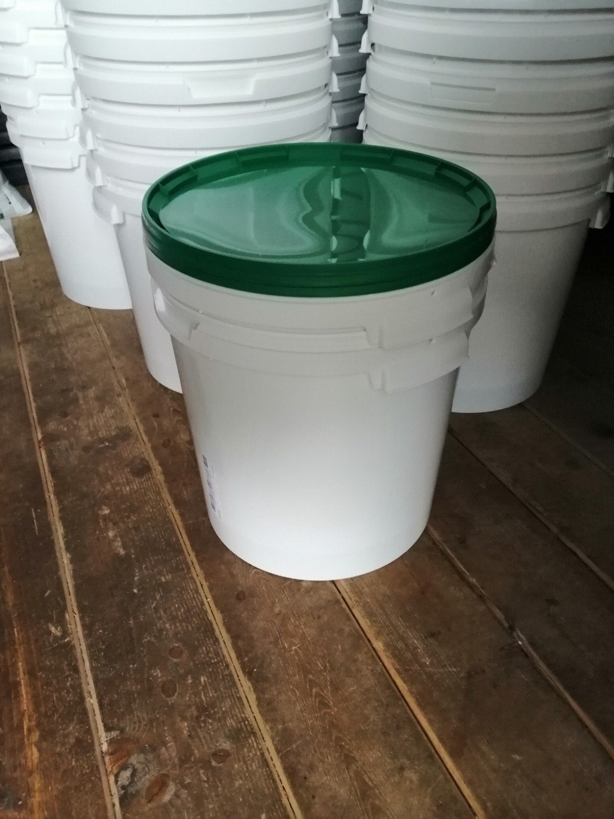 Stevige emmers met deksel 20 liter., Huis en Inrichting, Emmers, Ophalen, Kunststof, Met deksel