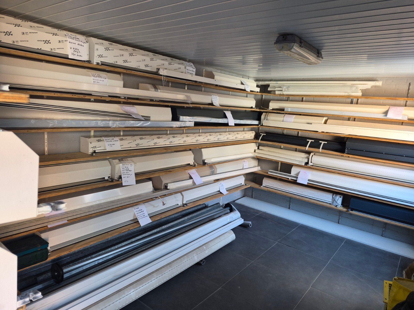 zoekende meschien kan ik u helpen., Doe-het-zelf en Verbouw, Rolluiken, Ophalen of Verzenden, Wit, Minder dan 100 cm, Minder dan 100 cm