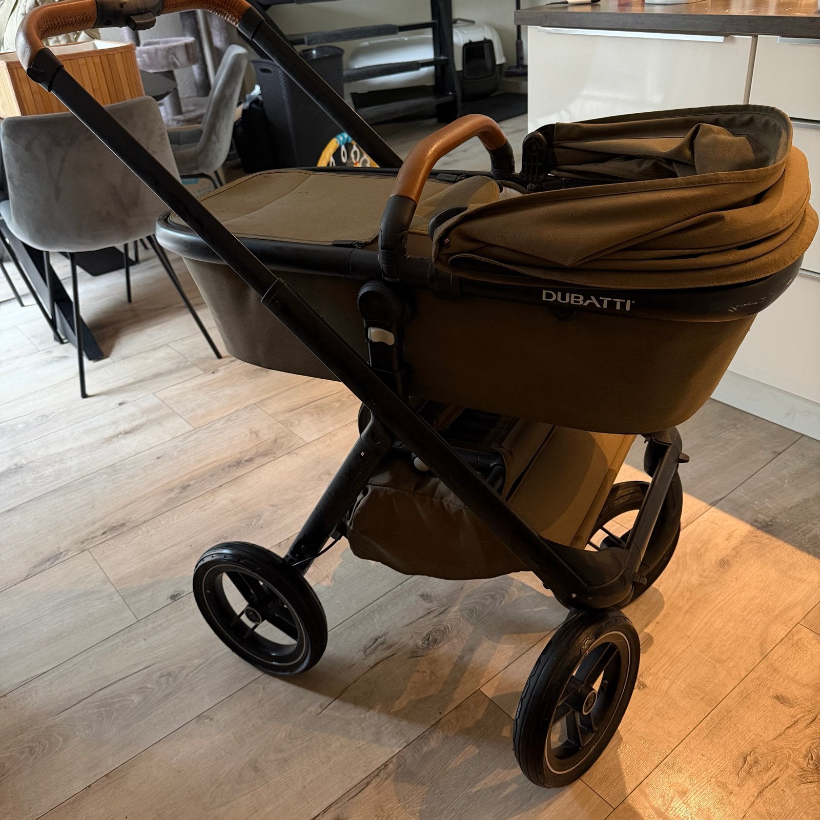 Foto 4 van Dubatti One E3 Cognac Army Green kinderwagen met accessoires