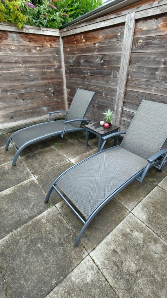 Bellagio ligstoelen met buitentafel en kussens, Ophalen, Gebruikt, Aluminium