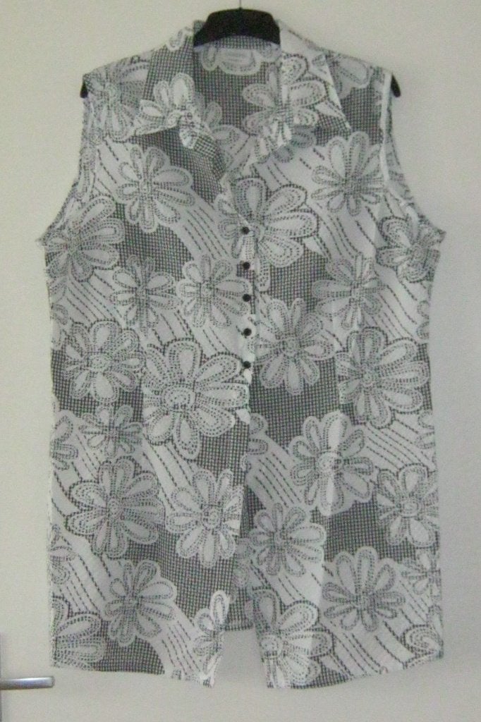 NIEUWE lange blouse/tuniek, grijs/wit met bloem motief,mt.48, Maat 46/48 (XL) of groter, Nieuw, Ophalen of Verzenden, Grijs