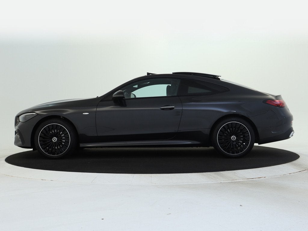 Mercedes-Benz CLE Coupé 300 e AMG Plug-In Hybride | Panoram, Auto's, Mercedes-Benz, Automaat, 12 maanden, 4 cilinders, 4 stoelen