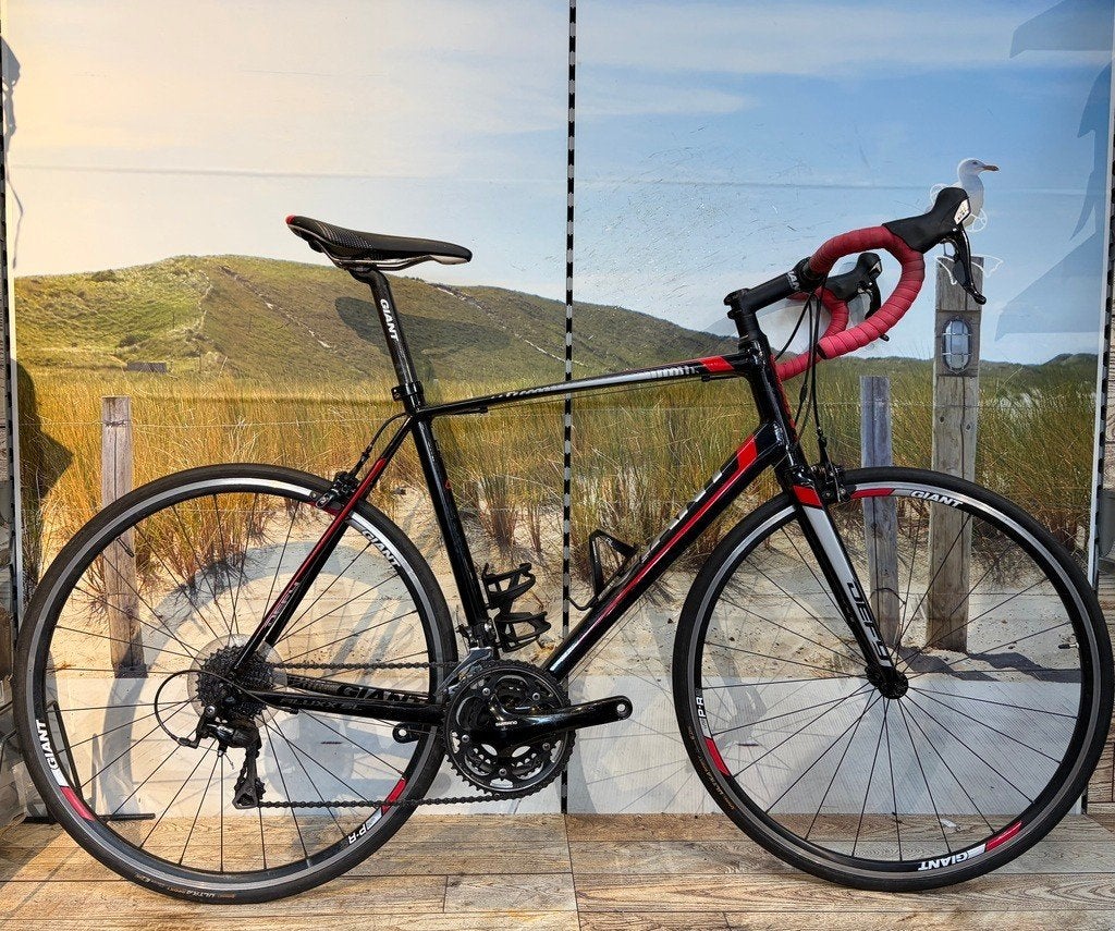 Giant Defy L zwart-rood, Gebruikt, Carbon, Meer dan 20 versnellingen, 53 tot 57 cm