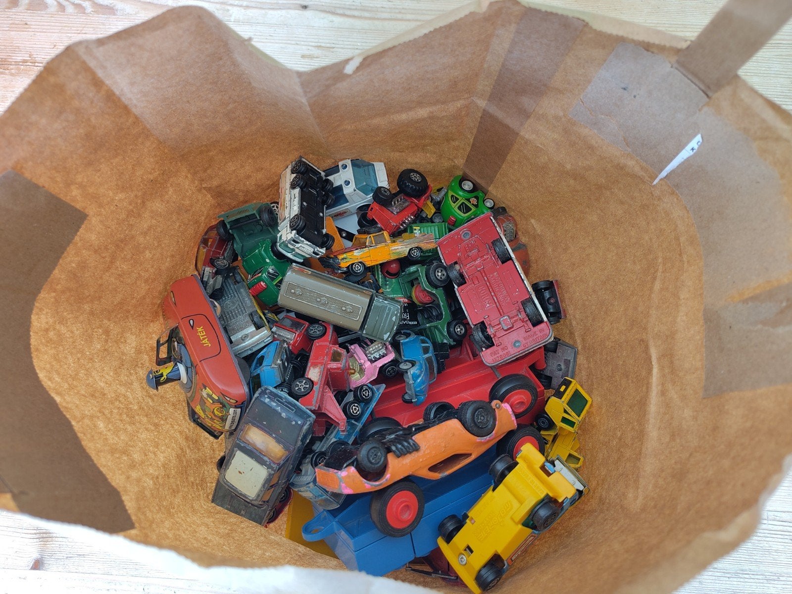 Tas met speelgoed auto's 'dinky toys', Ophalen, Gebruikt, Overige merken