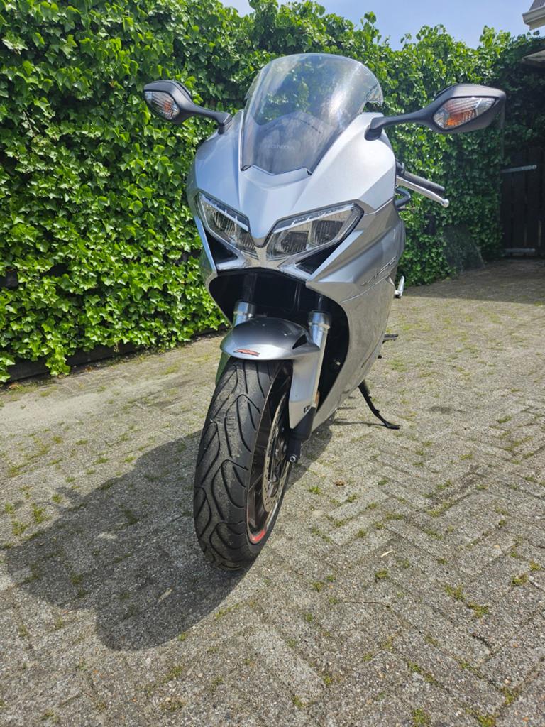 Honda VFR 800 RC93 - 2018 - Lage km stand, Hyperpro vering, Motoren, Motoren | Honda, Occasion, 4 cilinders, Motorrijbewijs A