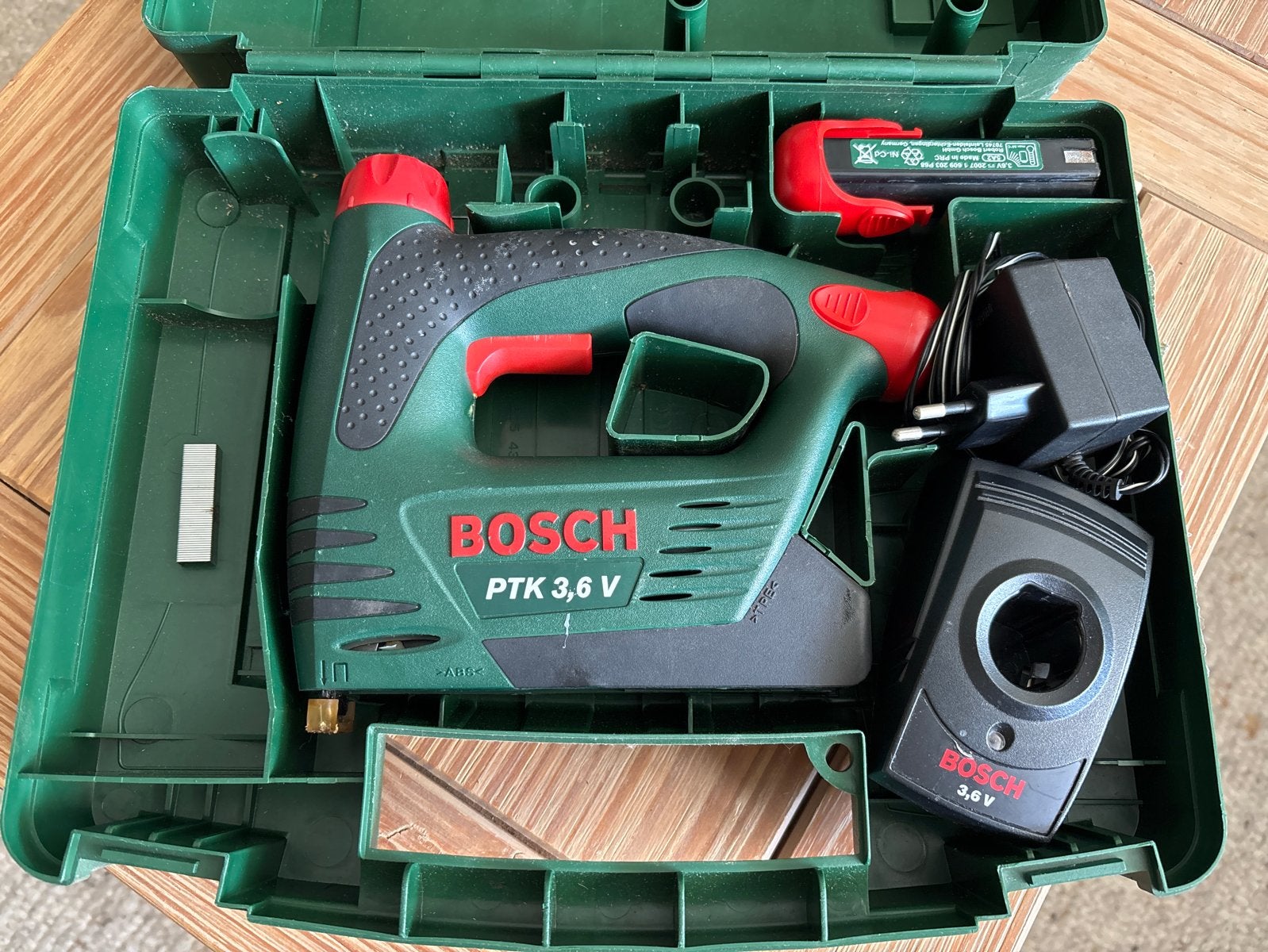Bosch PTK 3,6 V Tacker met oplader en koffer, Ophalen of Verzenden, Gebruikt