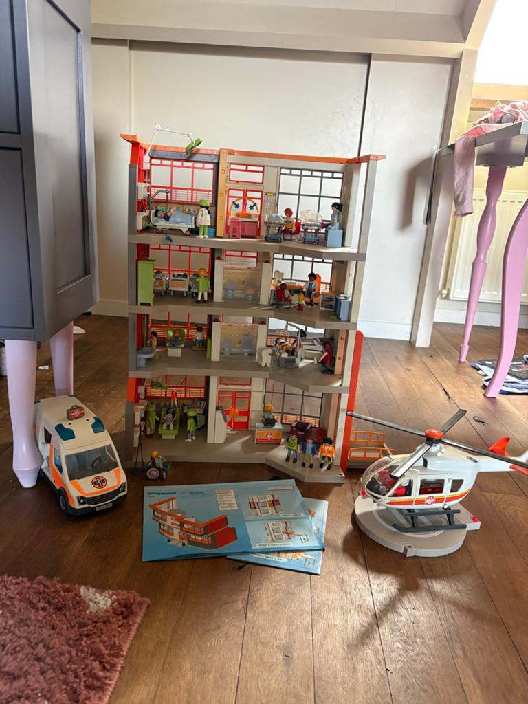 Playmobil Ziekenhuis 3 Etages (incl helikopter/ambulance), Ophalen of Verzenden, Gebruikt, Complete set