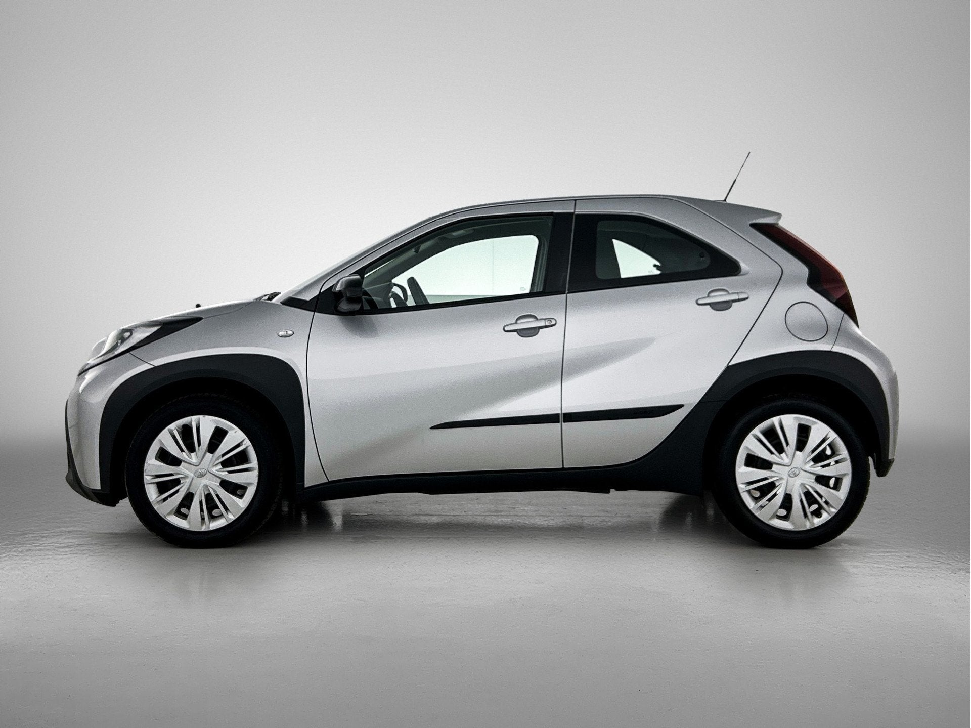 Toyota Aygo X 1.0 VVT-i MT Play (bj 2023), Auto's, 12 maanden, Gebruikt, 920 kg, 4 stoelen