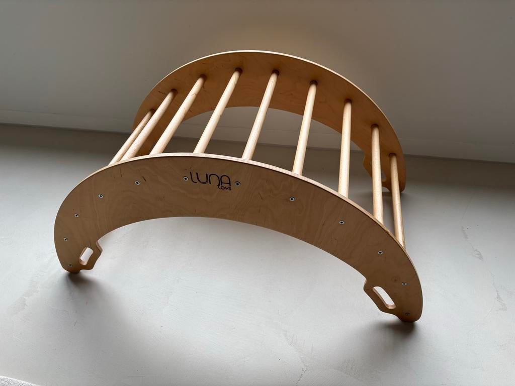 Luna houten Klimboog / Wobbelboard voor Kinderen, Kinderen en Baby's, Ophalen, Zo goed als nieuw, Rij- of Hobbelspeelgoed