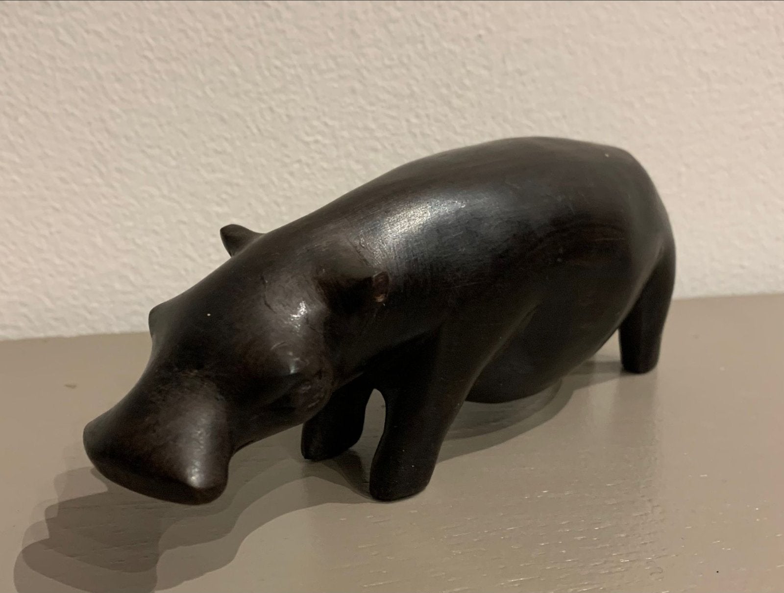 Houten beeldje van een nijlpaard, Minder dan 20 cm, Ophalen of Verzenden, Beeld, Hout