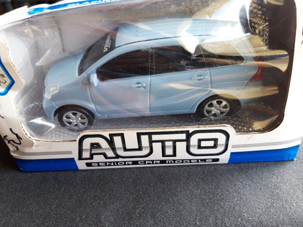 Toyota Avanza MPV lichtblauw 1:36 - Nieuw in doos, Ophalen of Verzenden, Nieuw, Auto, Overige merken