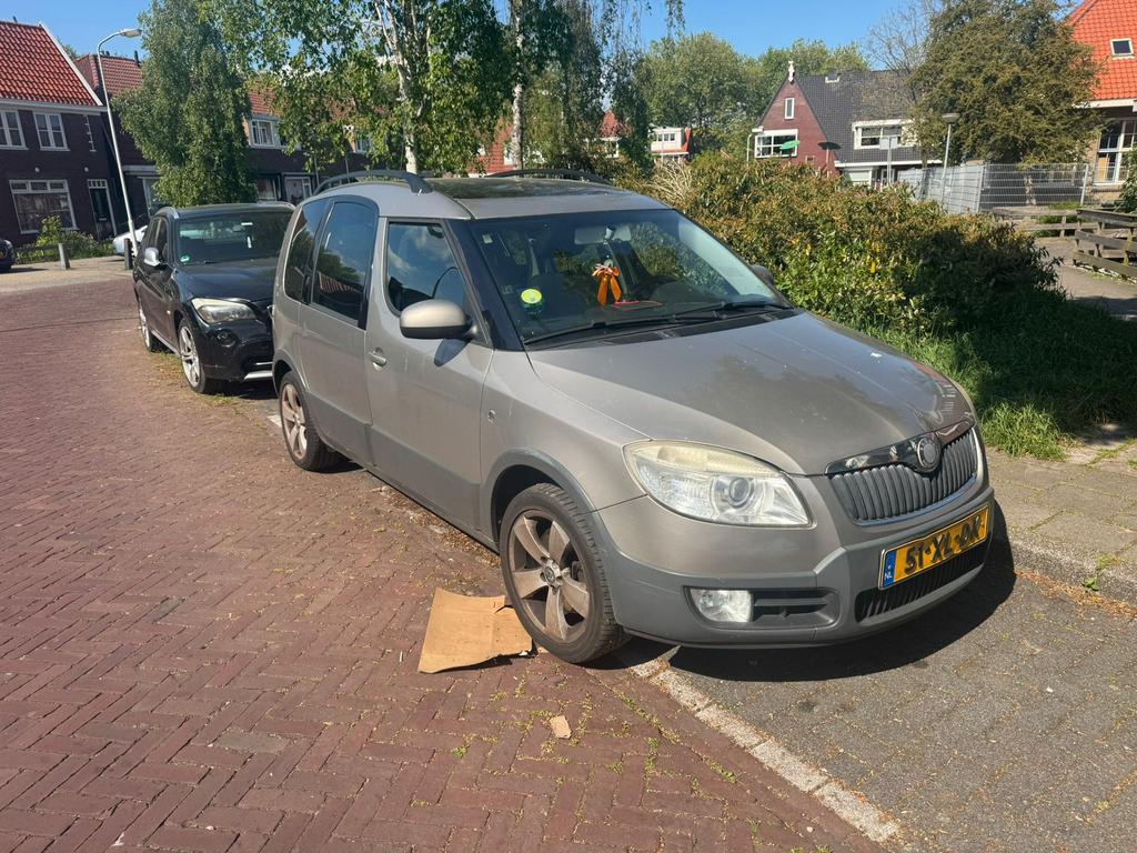 Skoda Roomster 1.6 16V 77KW Scout AUT 2007 Beige, Auto's, 450 kg, 4 cilinders, Roomster, Beige