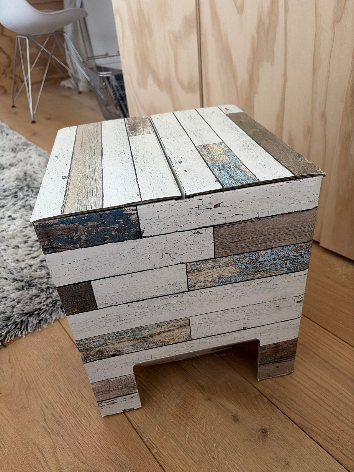 Stevig kartonnen bijzettafeltje - 30x30x34 cm, Ophalen, Minder dan 55 cm, Gebruikt, Vierkant