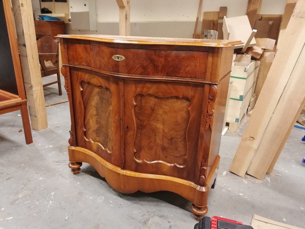 Biedermeier penantkast, Ophalen