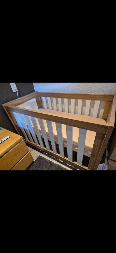 Babybedje met nieuw matras, Ophalen, Gebruikt, Ledikant