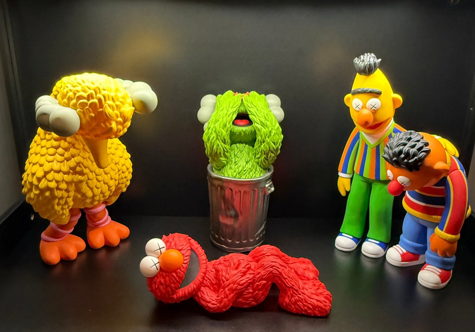 Kaws x Sesame Street Vinyl Figure set, Ophalen