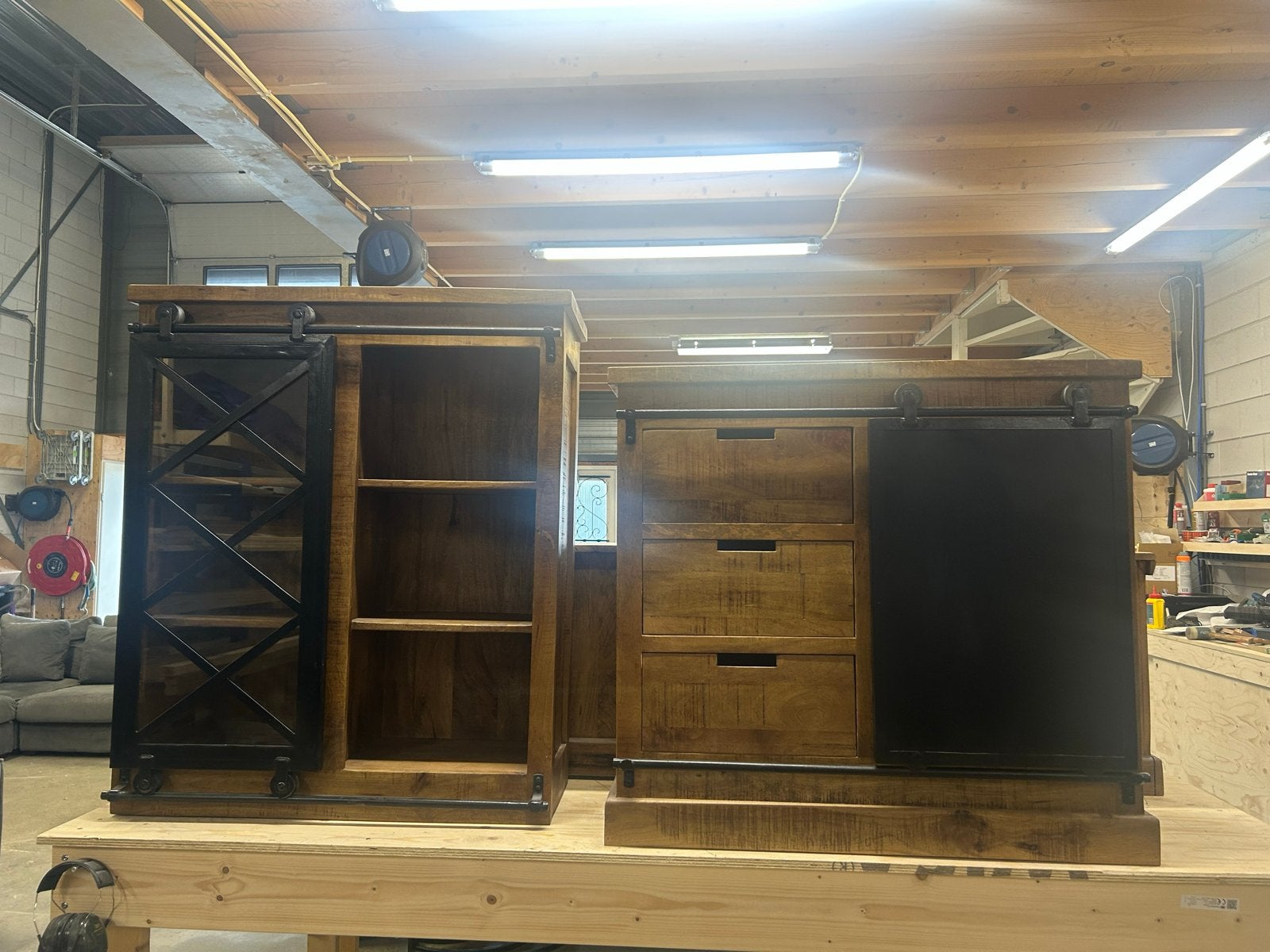 Industriële Houten buffetKast met Schuifdeuren, 100 tot 150 cm, Ophalen of Verzenden, Zo goed als nieuw, Met lade(s)