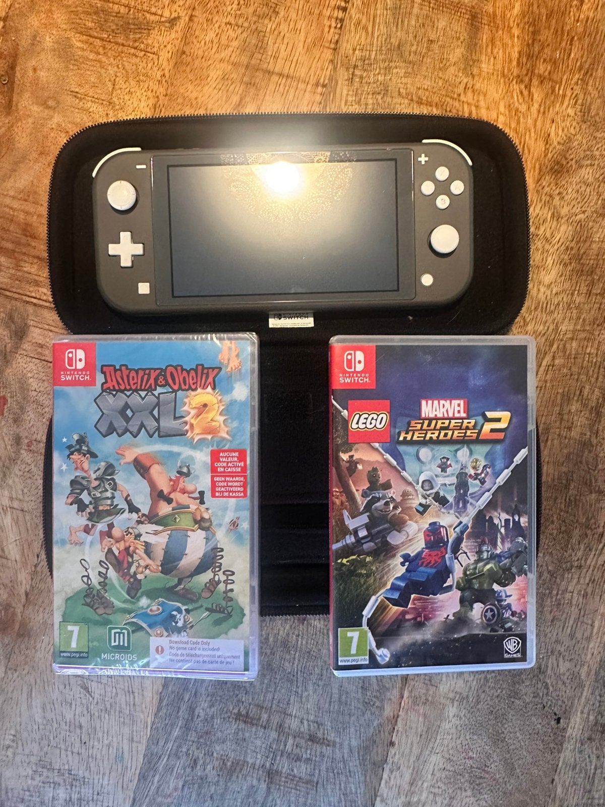 Nintendo Switch Lite Grijs + 2 Spellen + Beschermhoes, Ophalen, Grijs, Zo goed als nieuw