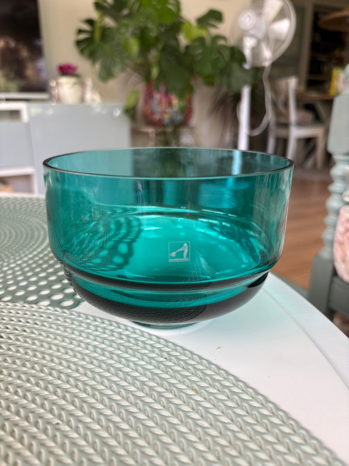 Vintage handgemaakte glazen schaal turquoise, Ophalen of Verzenden, Zo goed als nieuw, Schaal