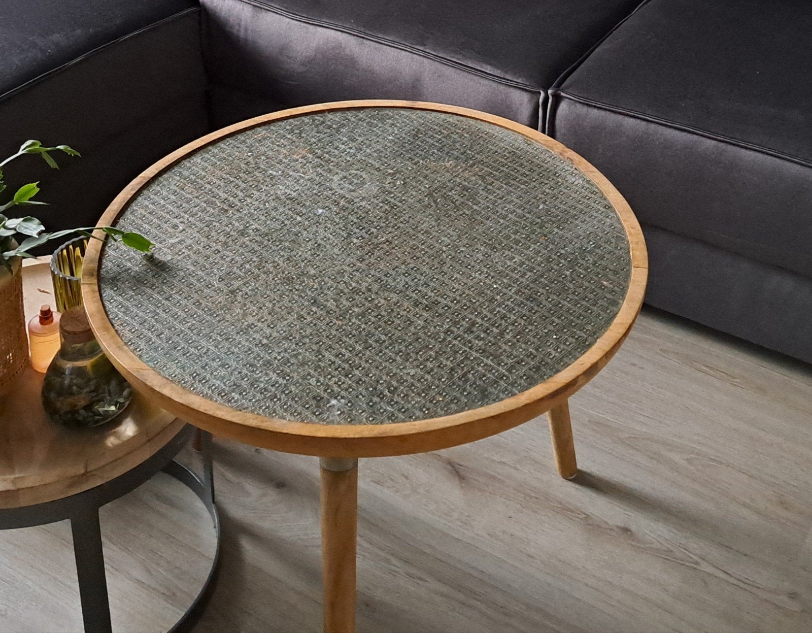 Salontafel met koperen inleg, Gebruikt, 50 tot 100 cm, Rond, 50 tot 100 cm