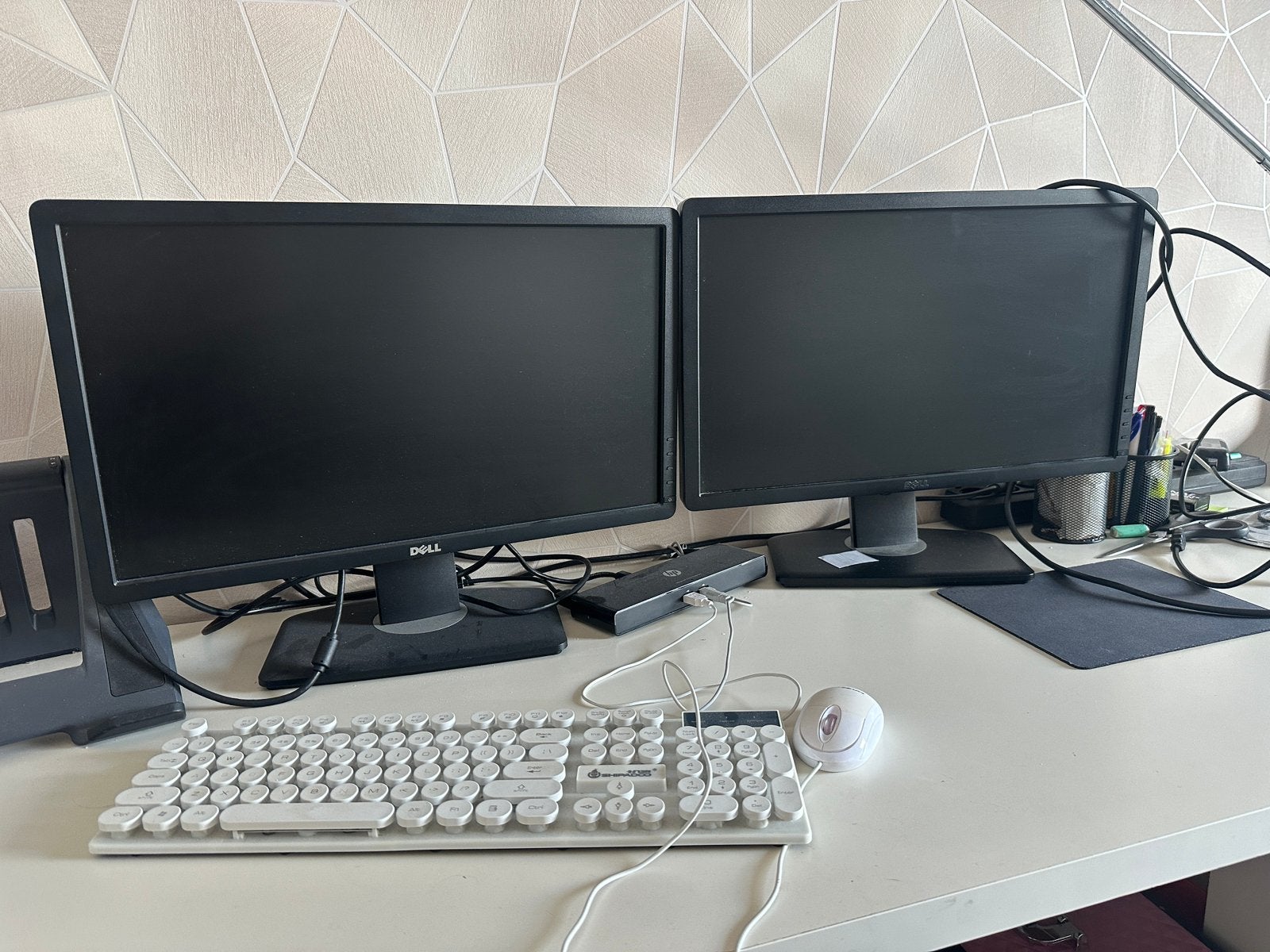 2 Dell beeldschermen VGA aansluiting, Computers en Software, Monitoren, Ophalen, Zo goed als nieuw, Overige typen, Overige resoluties