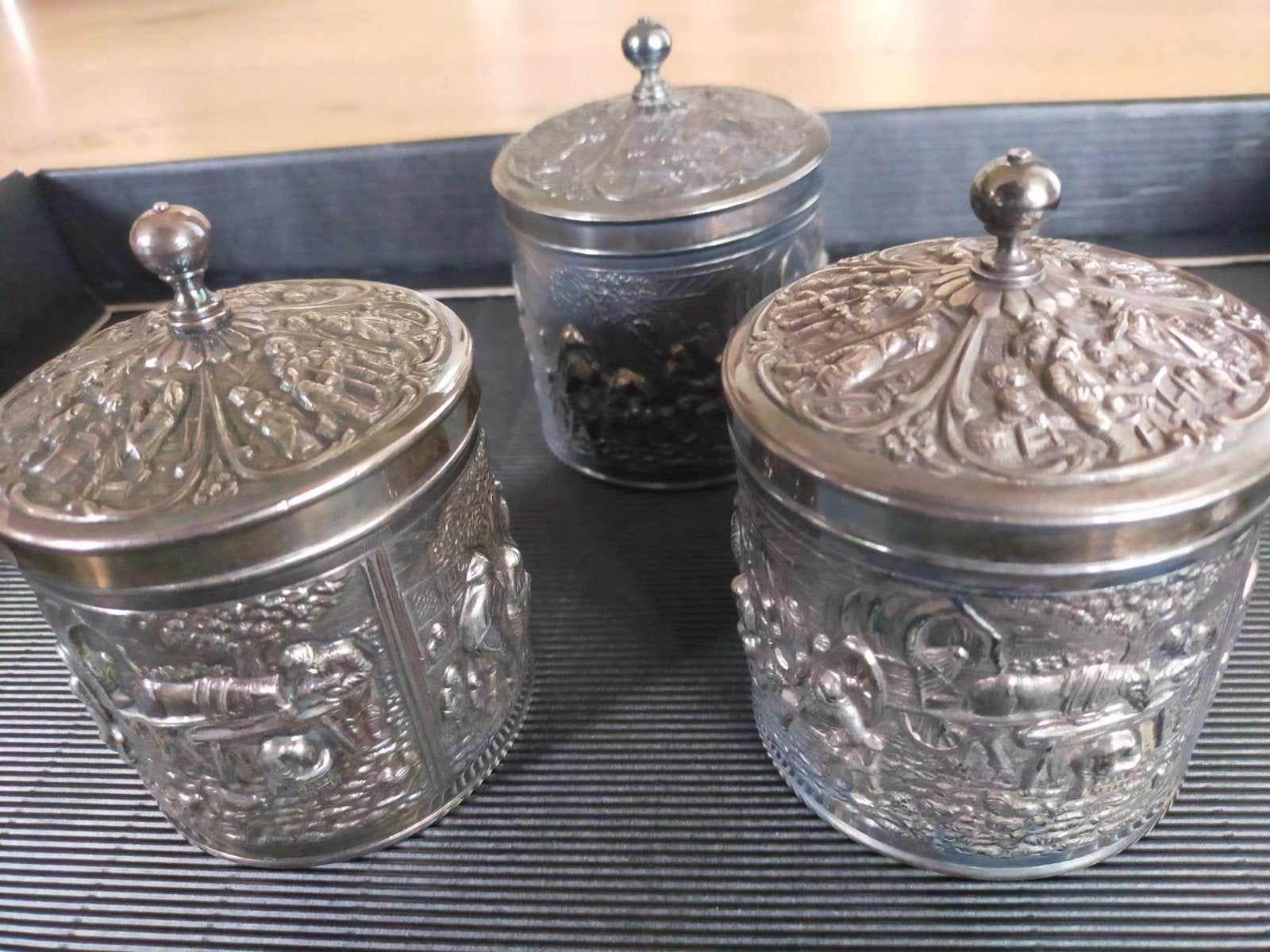 Vintage verzilverde, D.E  Thee busjes uit jaren 50 -60, Ophalen of Verzenden