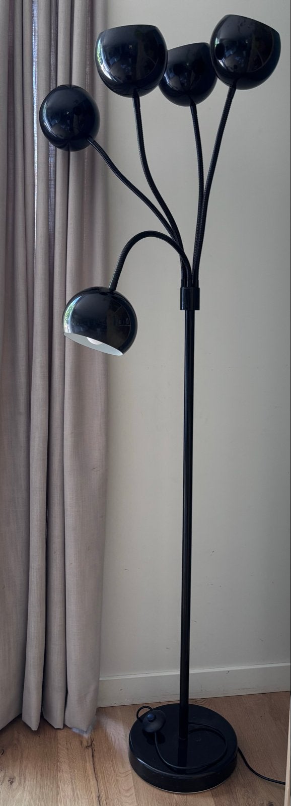 Leitmotiv vloerlamp met 5 flexibele armen., Huis en Inrichting, Lampen | Vloerlampen, Ophalen, Gebruikt, E14 (klein), Metaal