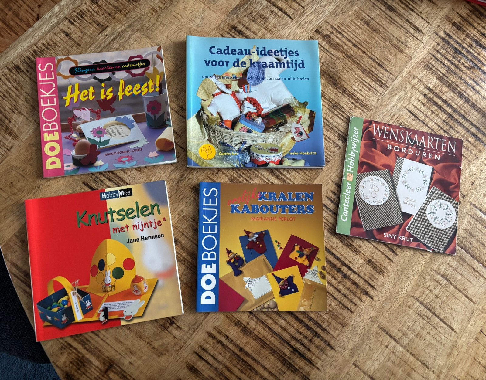 Diverse knutselboeken, Ophalen of Verzenden, Zo goed als nieuw