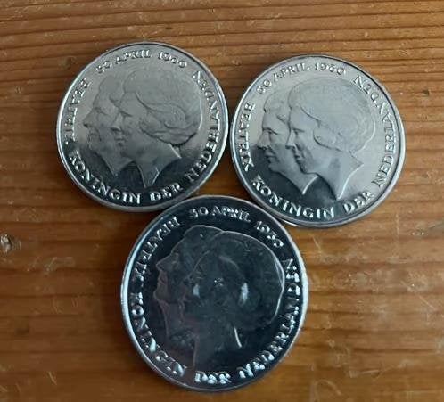 Drie 2.5 rijksdaalder munten 1980 troonswisseling, Ophalen of Verzenden, Koningin Beatrix, 2½ gulden, Setje