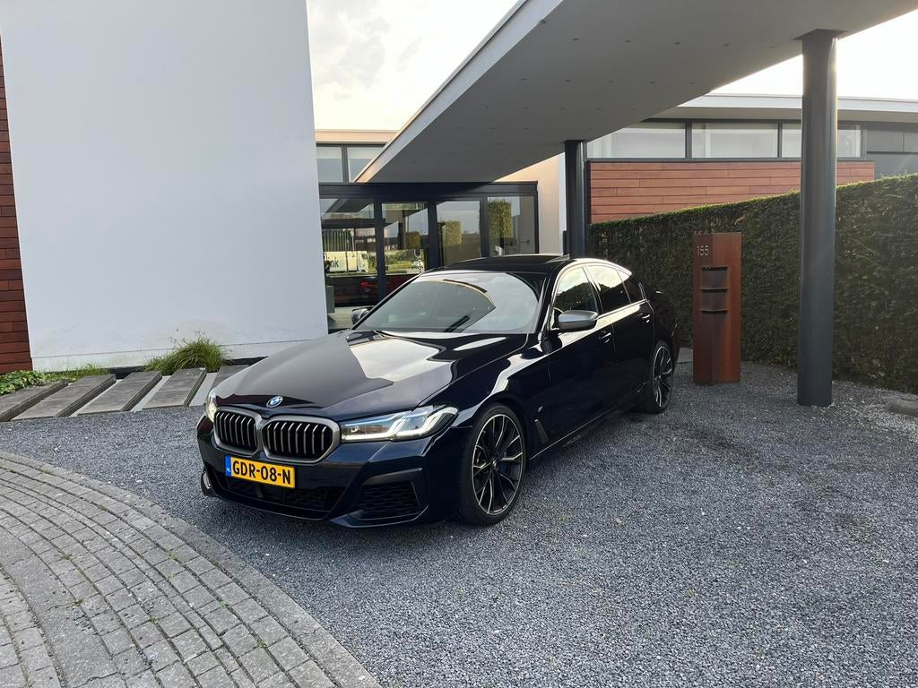 BMW 5-Serie M550i 530pk V8 Bomvol, Auto's, BMW, Automaat, 2000 kg, 4395 cc, Zwart