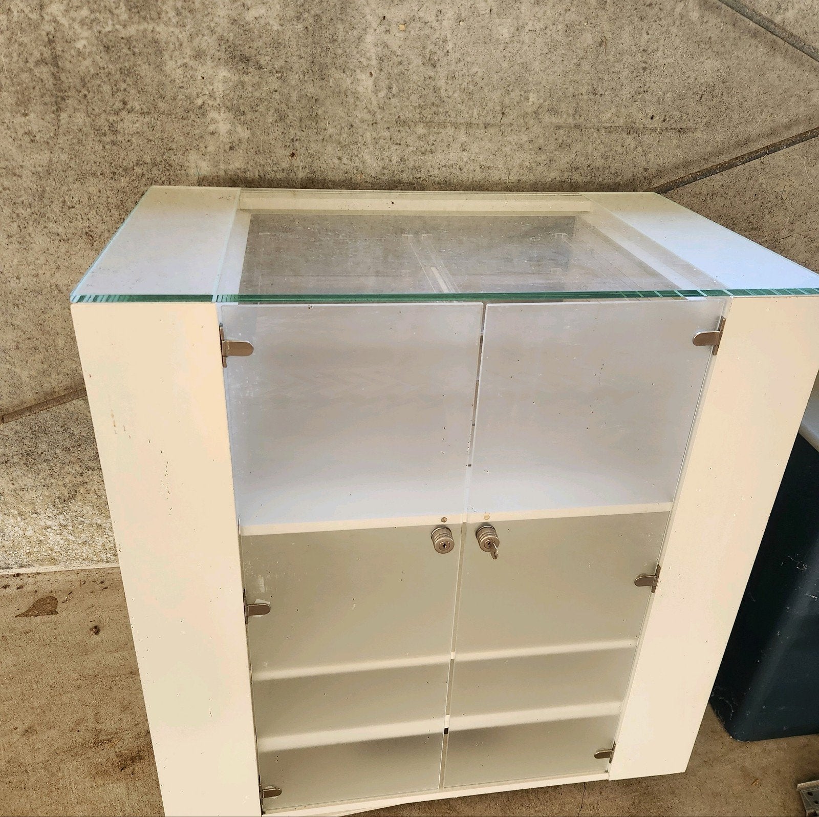 Vitrine kast met slot, Ophalen, 25 tot 50 cm, 50 tot 100 cm